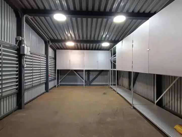 Гараж спецтехники и инвентаря